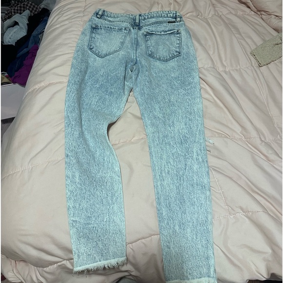 ripped blue jeans - Picture 3 of 3